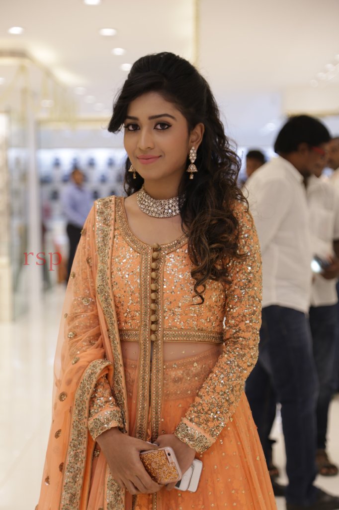 Saravana stores daughter top marriage dress cost